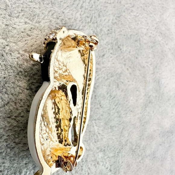 Christmas Enamel Penguin Wearing Santa's Red Hat With Clear Rhinestones Pin - Picture 5 of 5